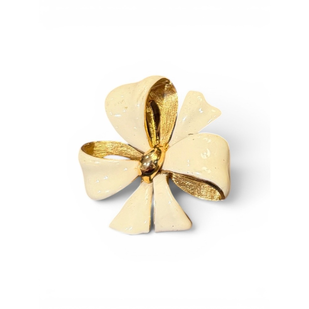 Vintage Cream Enamel‎ Bow Brooch Gold Tone Textured Ribbon Pin Mid Century Style
